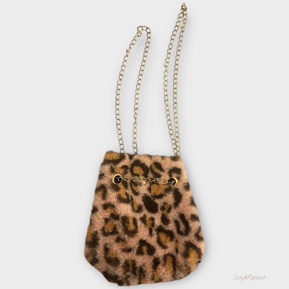 Trendy Leopard Faux Fur Shoulder Bag w/ Gold Chain Strap – Chic Winter Purse